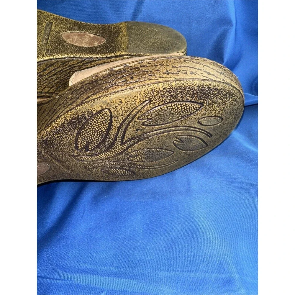 Born Sandals Women 9m Tan Leather Wedge with Ankle Strap Cushioned Comfort 3